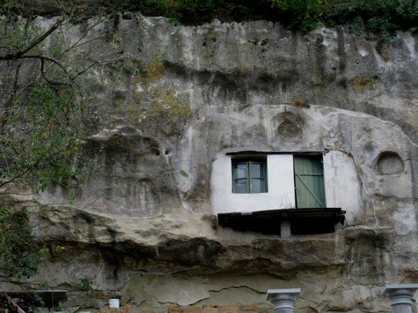 特色建筑 建在岩石上的房屋