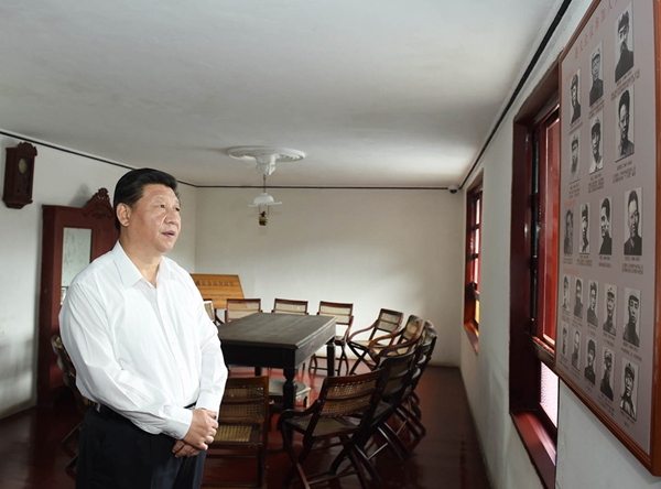 习近平参观遵义会议陈列馆